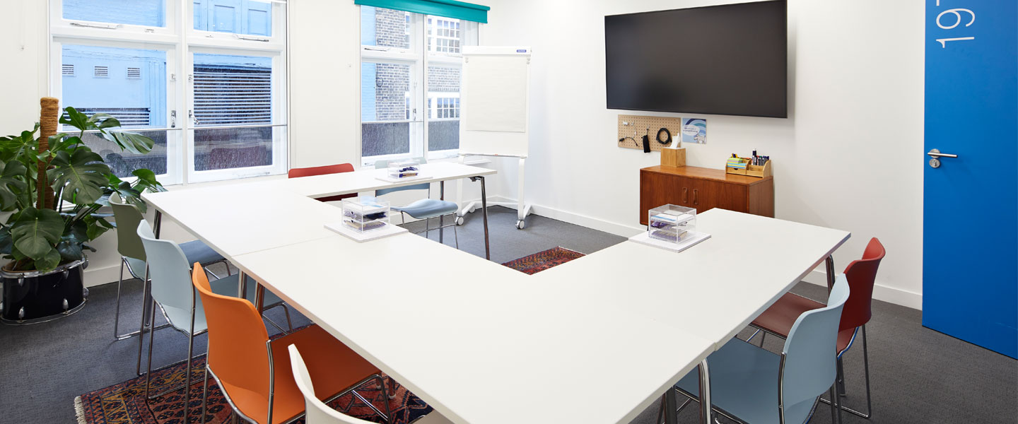 ushape tables in a london meeting room