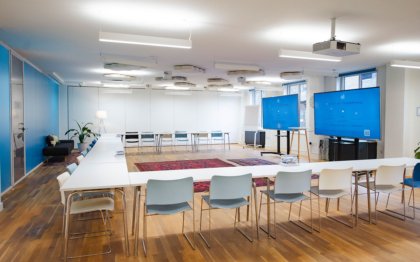 Large bright meeting space available for presentations, conferences and meetings near London Liverpool Street