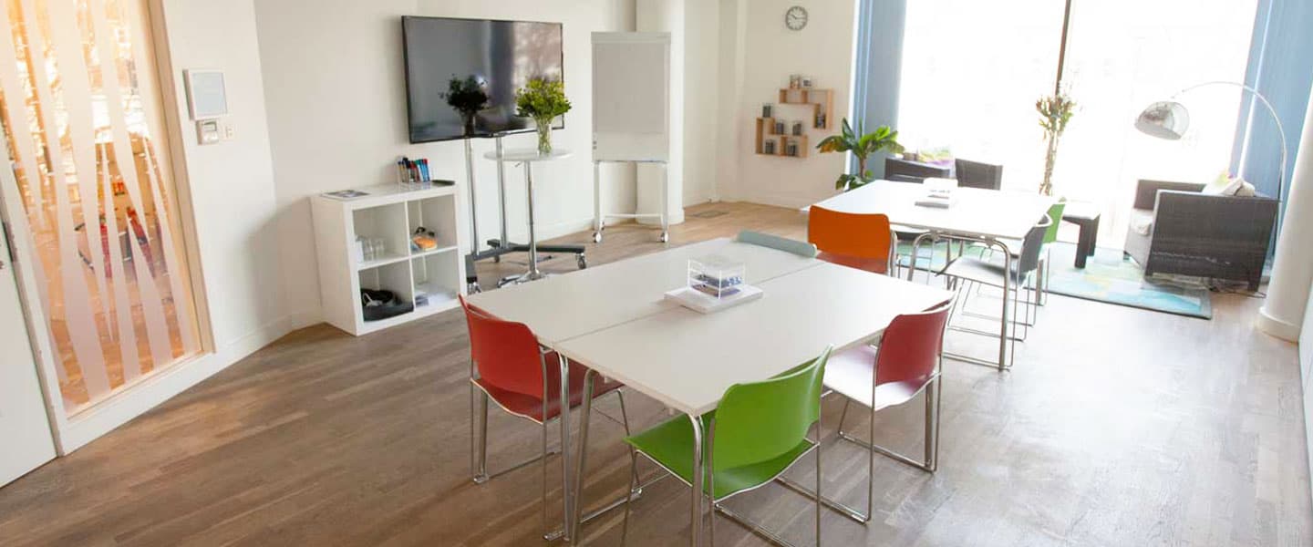 natural daylight meeting room in the city of london