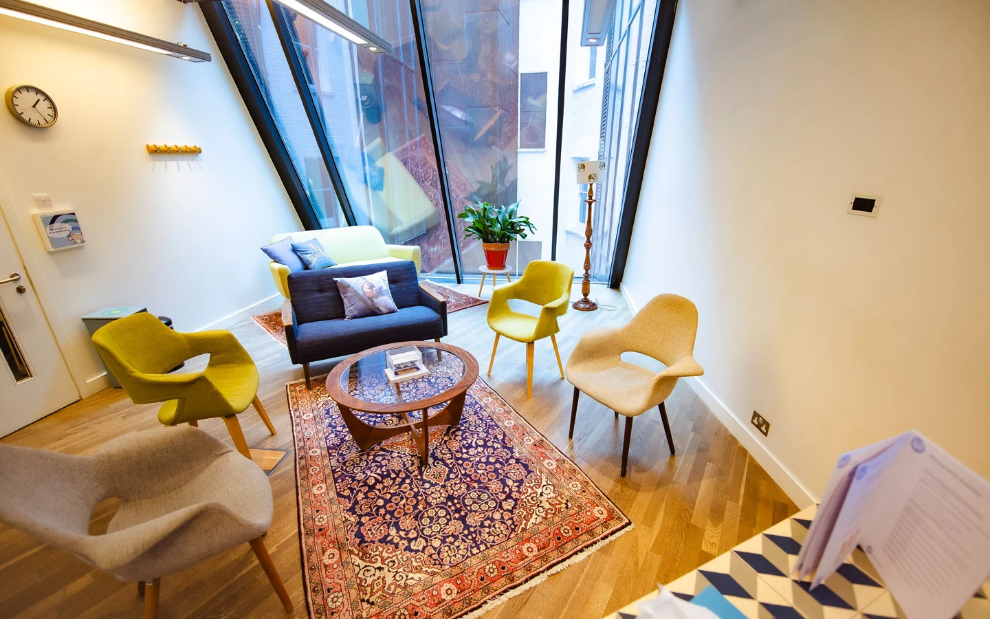 Cosy soft seating meeting room in London
